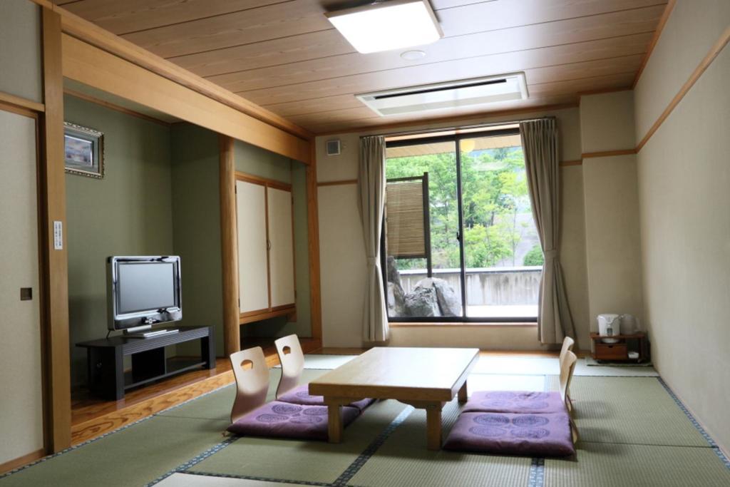Ishiuchi Yungparunas Hotel Minamiuonuma Kültér fotó